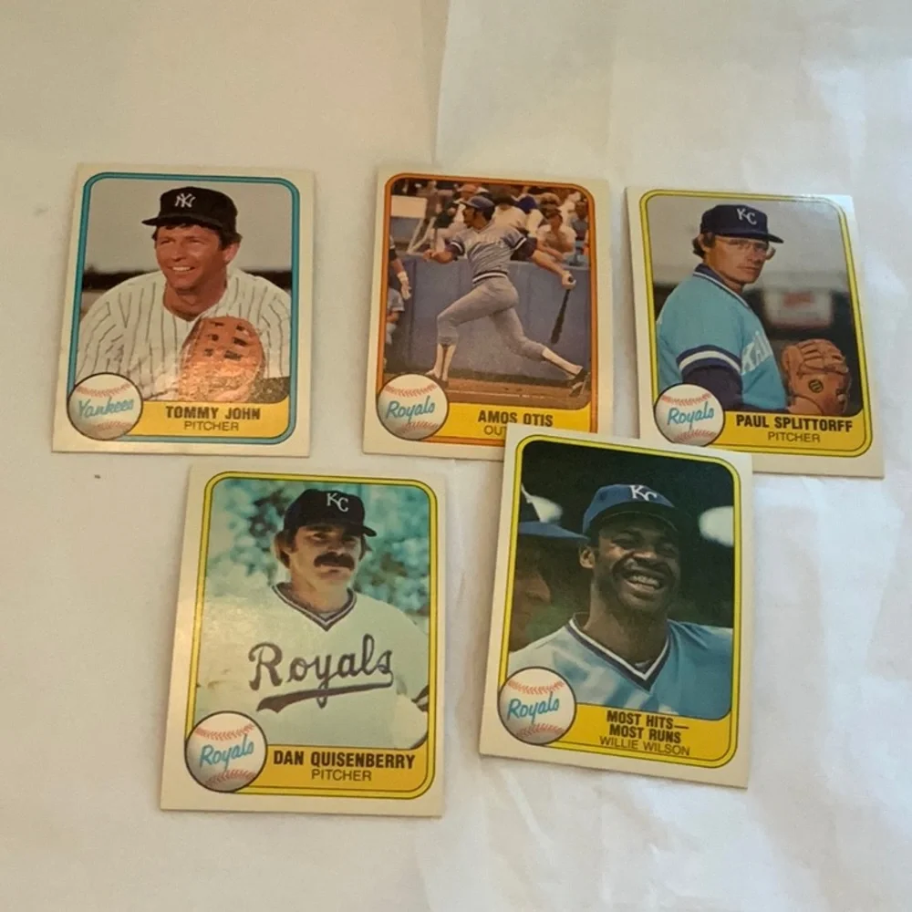 Bundle of Baseball Cards Lot 29**